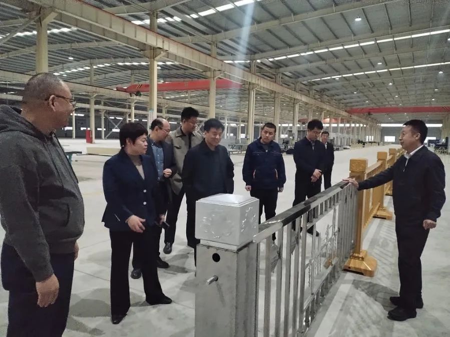 菏泽市委常委、副市长王昌华；巨野县委书记冯艳丽等领导一行莅临山东路防调研指导